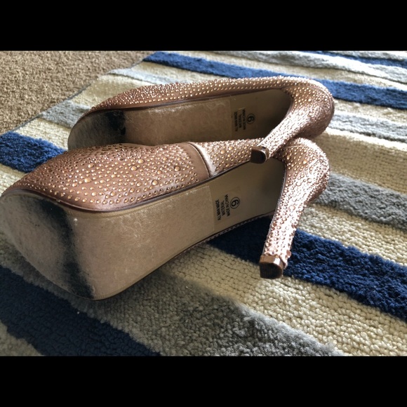 Pumps - Picture 2 of 3